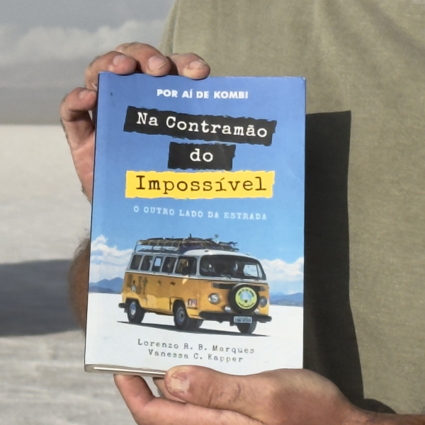 Um Livro Por aí de Kombi